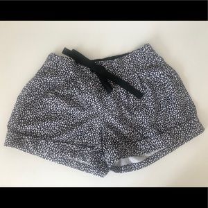 Lululemon Spring Breakaway Shorts Size 8